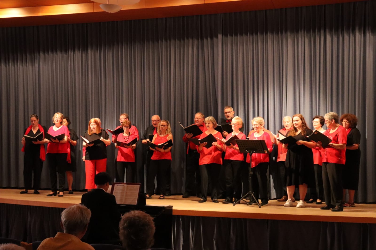 Der Gute-Laune-Chor beim Auftritt im Kurzentrum Weißenstadt, 16.07.2023